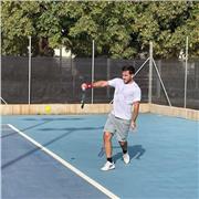 Profesor de pádel con más de 10 años de experiencia. Clases divertidas y dinámicas, adaptadas a las necesidades de cada alumno